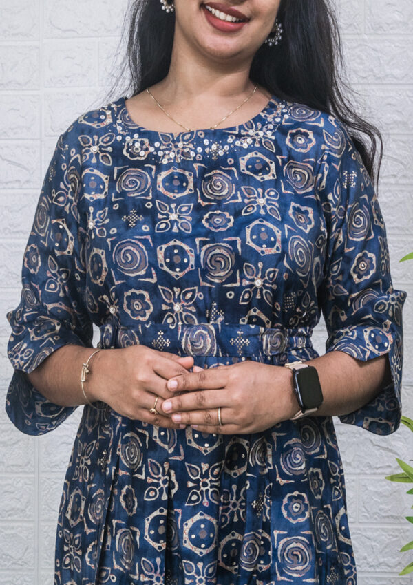 Fit and flare dress - Image 2