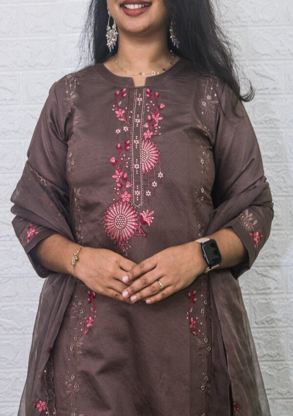 Embroidery salwar set - Image 3
