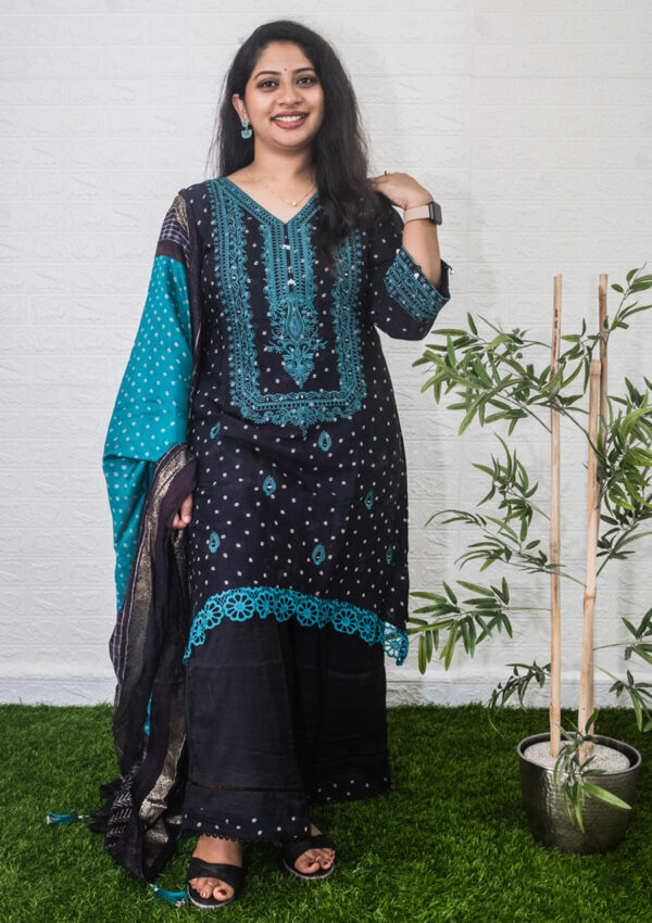 Short embroidery set
