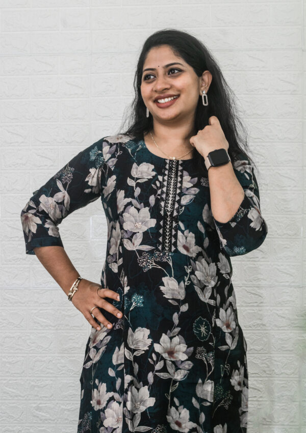 Floral straight cut Kurti - Image 3
