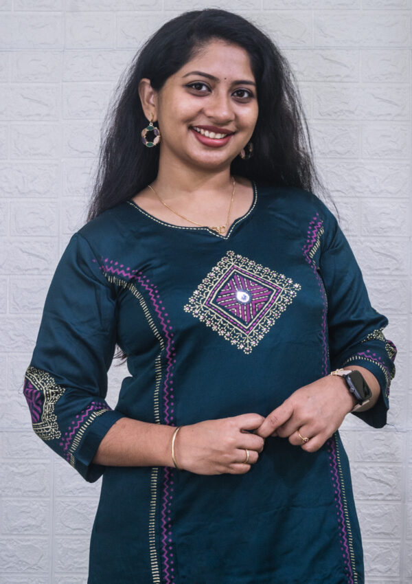 Printed top and bottom - Image 2